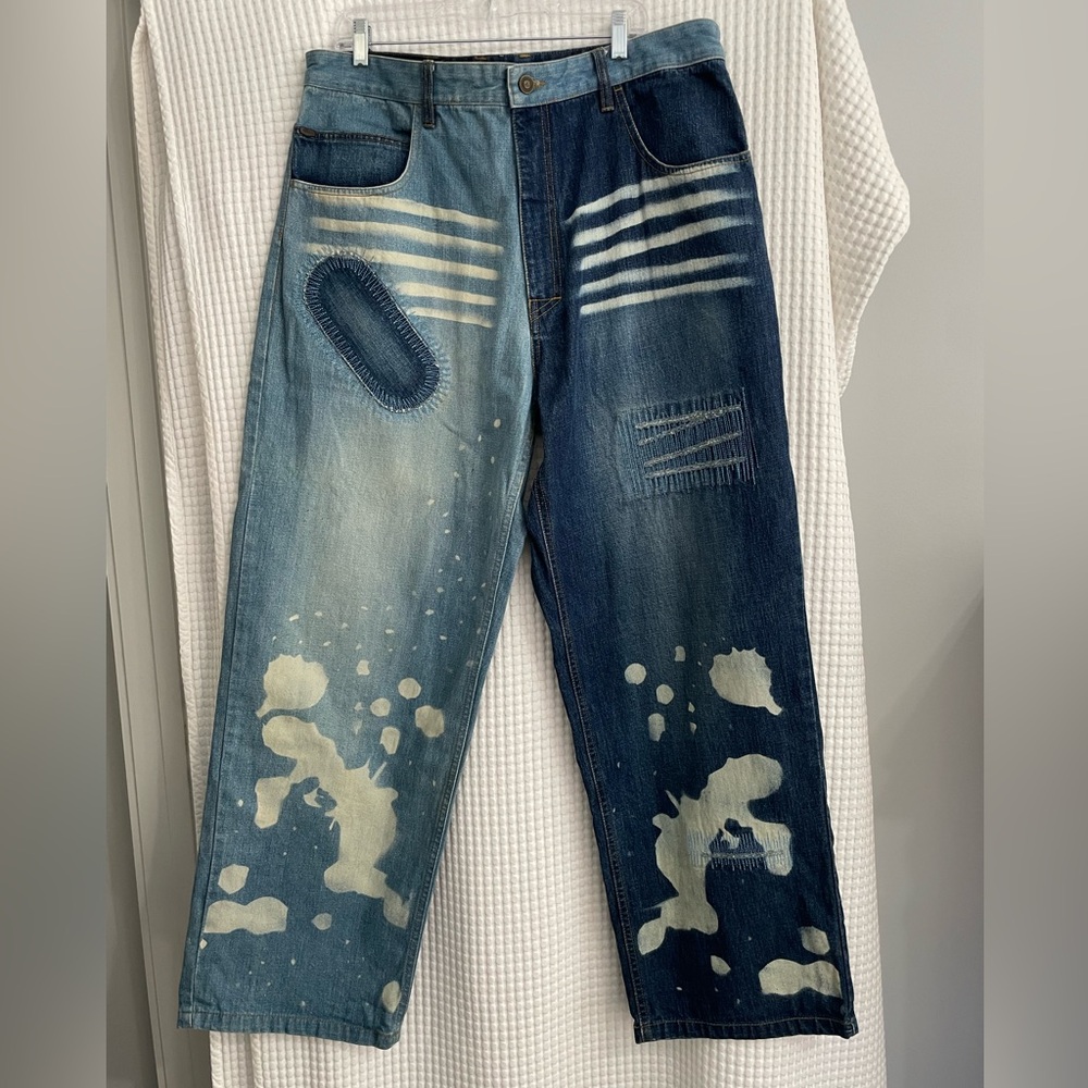 Men’s Rocawear Blue Jeans. Size 38.